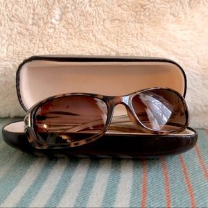 Tortoiseshell sunglasses w/ case